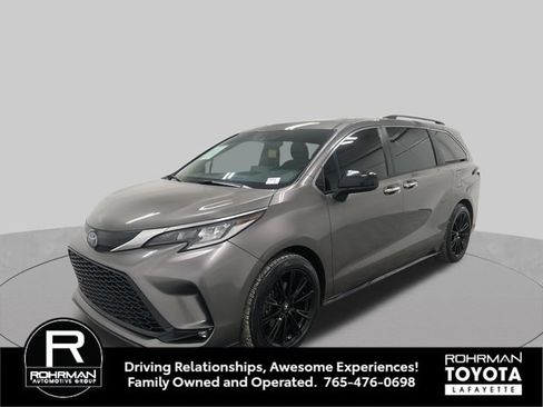 Used 2022 Toyota Sienna XSE w/ XSE Plus Package AWD/4WD image 1