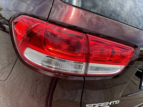 Used 2017 Kia Sorento LX image 27