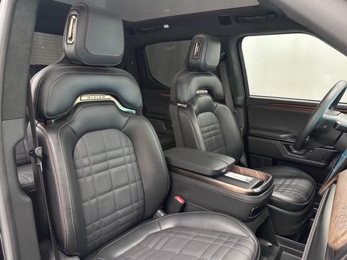 Used 2025 Rivian R1T Premium image 19