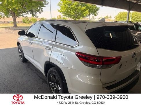 Used 2017 Toyota Highlander Limited Platinum AWD/4WD image 7