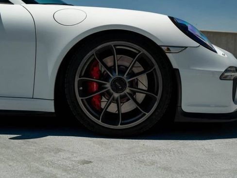 Used 2015 Porsche 911 GT3 RWD image 9