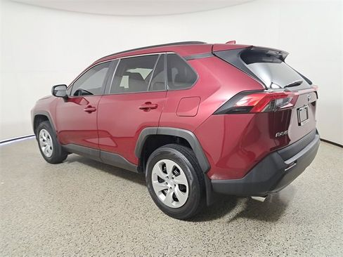 Used 2020 Toyota RAV4 LE image 7
