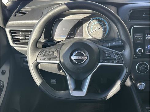 Used 2025 Nissan Leaf S image 16