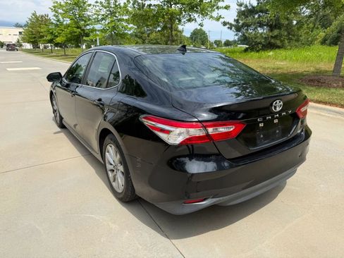 Used 2019 Toyota Camry LE FWD image 5