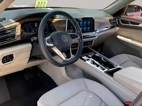 Used 2024 Volkswagen Atlas SE FWD image 17
