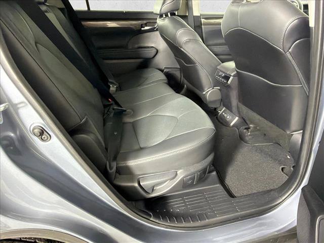 Used 2021 Toyota Highlander Limited AWD/4WD image 17