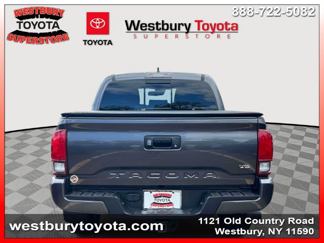 Used 2018 Toyota Tacoma TRD Sport AWD/4WD image 9