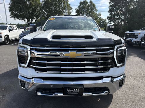 Used 2025 Chevrolet Silverado 3500 LTZ w/ LTZ Convenience Package AWD/4WD image 3