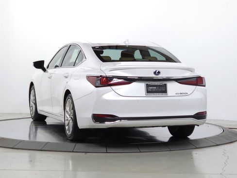 Used 2020 Lexus ES 300h w/ Accessory Package 2 FWD image 5