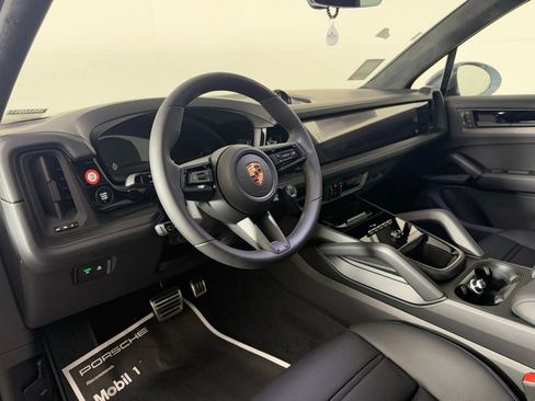New 2026 Porsche Cayenne GTS image 4