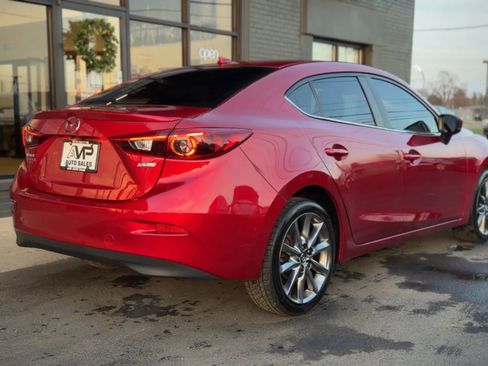 Used 2018 MAZDA MAZDA3 Grand Touring w/ Premium Equipment Package image 3