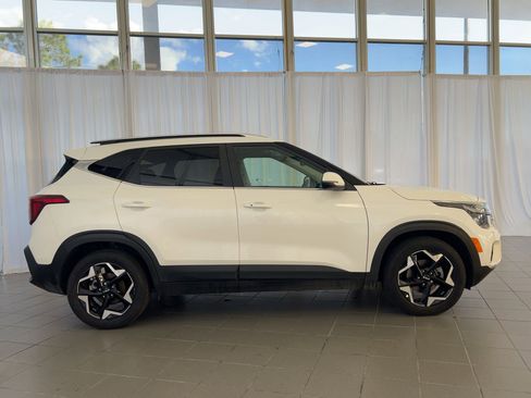 Used 2025 Kia Seltos EX w/ EX Sunroof Package image 8