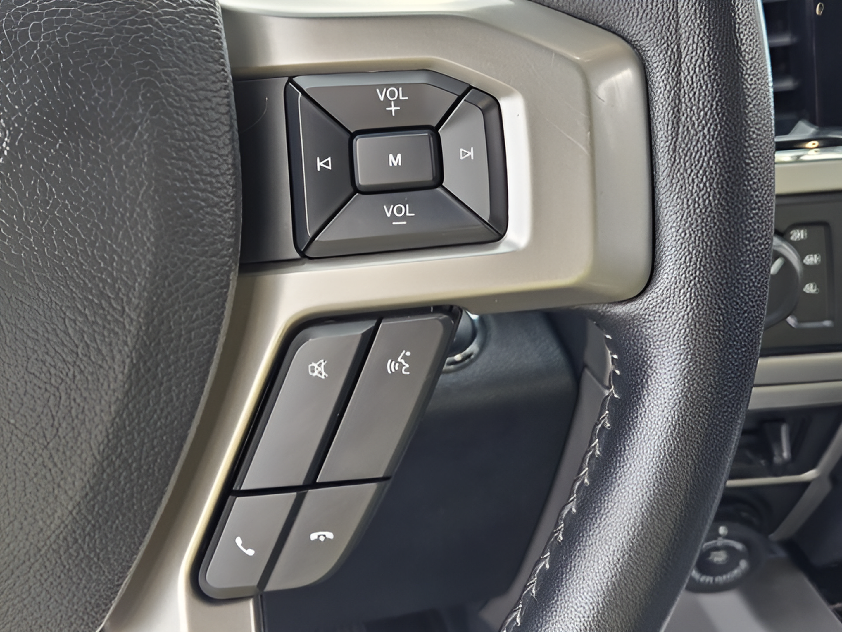 Used 2022 Ford F250 Lariat w/ Lariat Ultimate Package AWD/4WD image 23