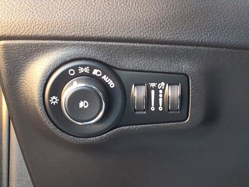 Used 2019 Jeep Compass Latitude w/ Popular Equipment Group image 15