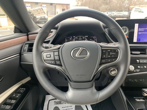 Certified 2025 Lexus ES 350 w/ Premium Package image 18