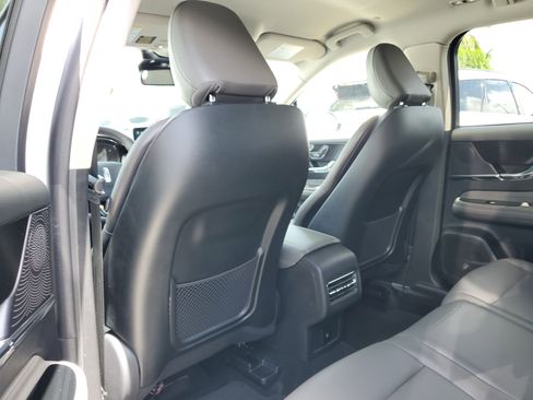 Certified 2025 Lincoln Corsair FWD image 8