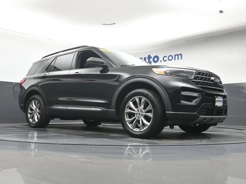 Used 2020 Ford Explorer XLT w/ Equipment Group 202A AWD/4WD image 27