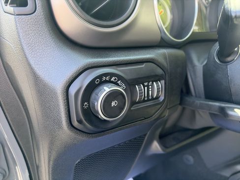 Used 2020 Jeep Wrangler Sport AWD/4WD image 21
