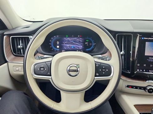 Certified 2022 Volvo XC60 T8 Inscription Expression w/ Climate Package image 26