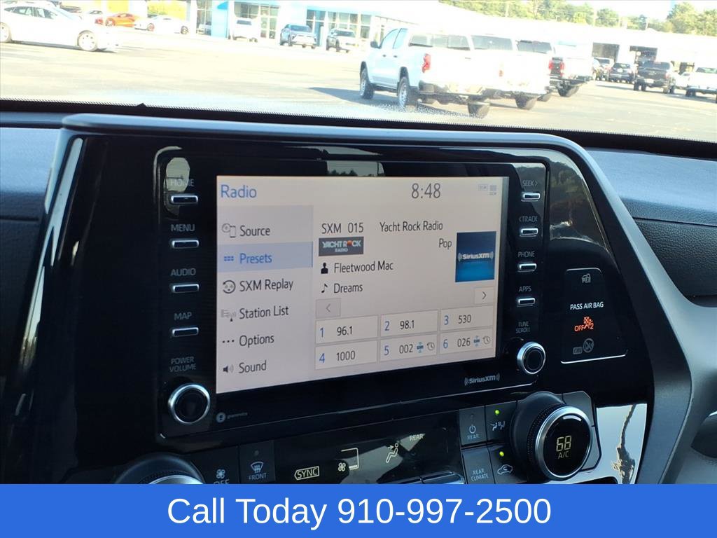 Used 2022 Toyota Highlander L FWD image 13