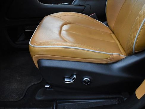 Used 2022 Chrysler Pacifica Pinnacle image 16