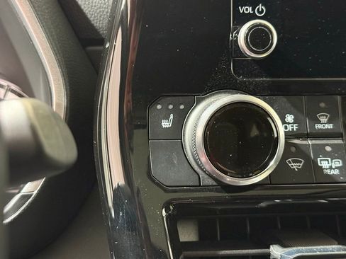 Certified 2023 Toyota Highlander XLE image 31