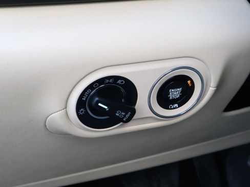 Used 2017 Maserati Levante image 22