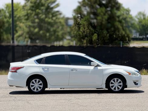 Used 2015 Nissan Altima 2.5 S w/ Power Driver Seat Package FWD image 7