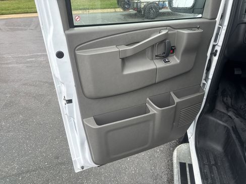 Used 2024 GMC Savana 2500 w/ Driver Convenience Package image 14