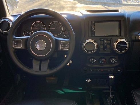 Used 2017 Jeep Wrangler Unlimited Sahara image 8