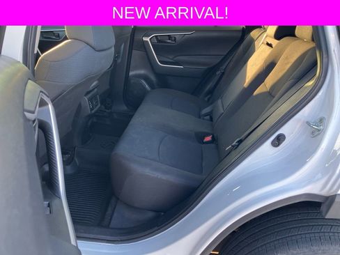 Used 2022 Toyota RAV4 LE image 16