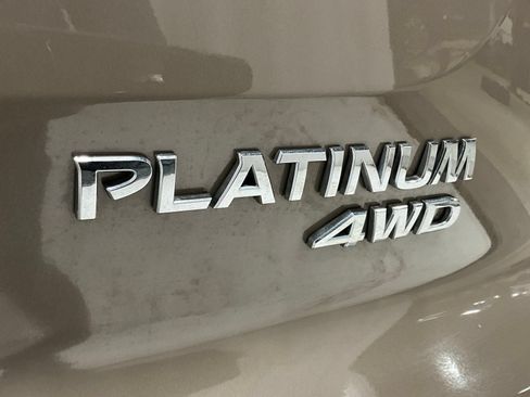 Used 2023 Nissan Pathfinder Platinum AWD/4WD image 11
