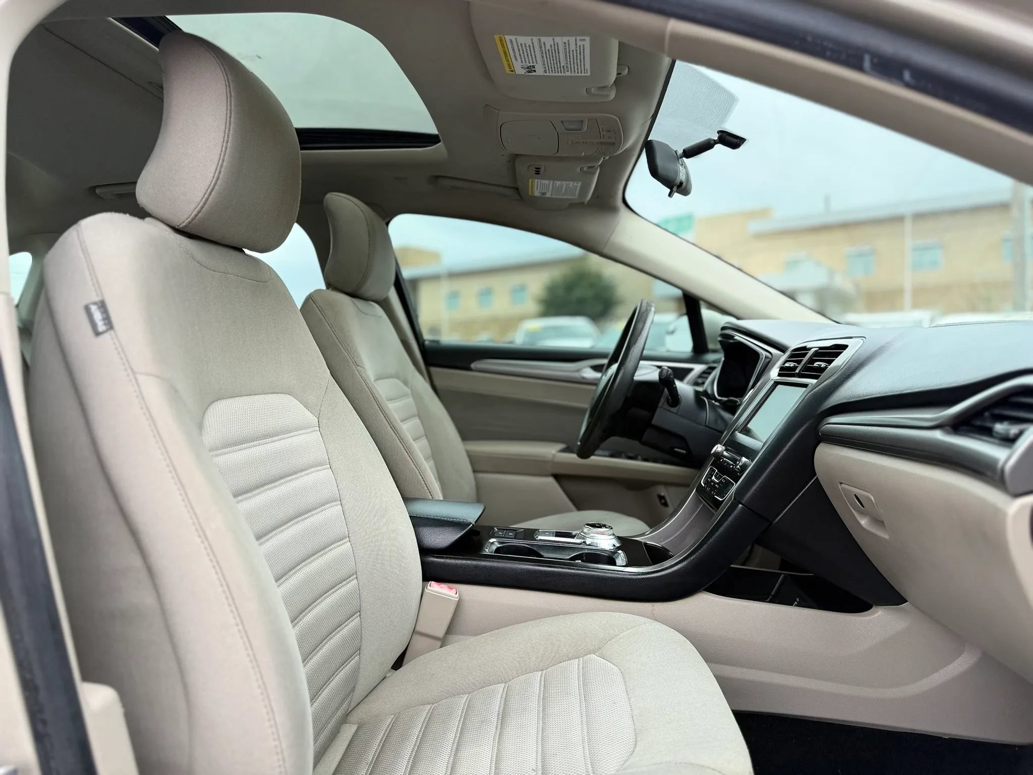 Used 2018 Ford Fusion SE FWD image 24
