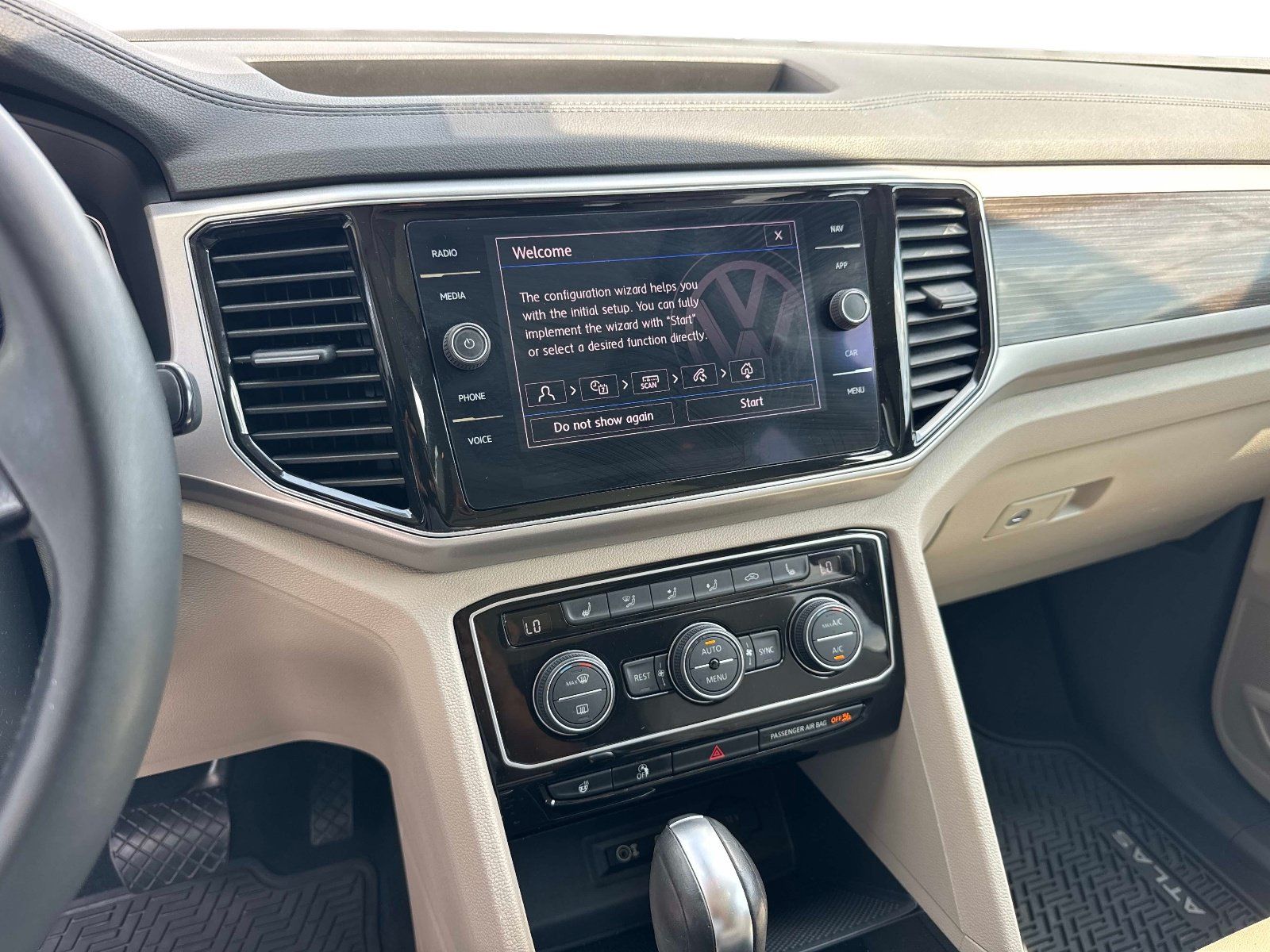 Used 2019 Volkswagen Atlas SEL FWD image 27