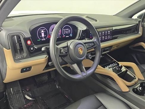 Certified 2024 Porsche Cayenne image 4
