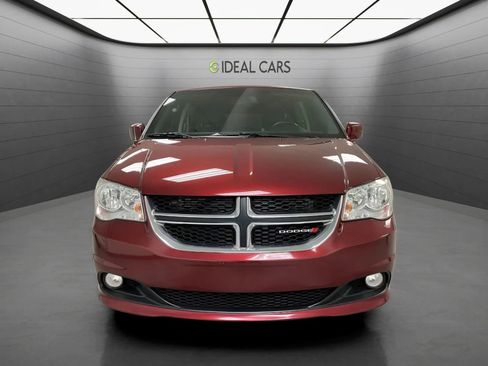 Used 2019 Dodge Grand Caravan SXT FWD image 2