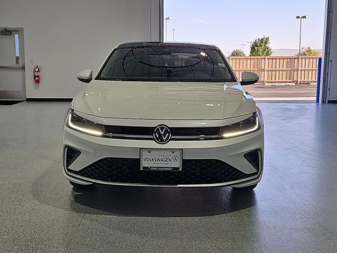 New 2027 Volkswagen Jetta SE FWD image 3