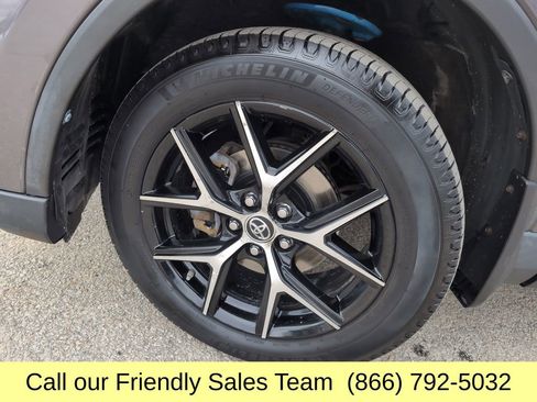 Used 2017 Toyota RAV4 SE image 27