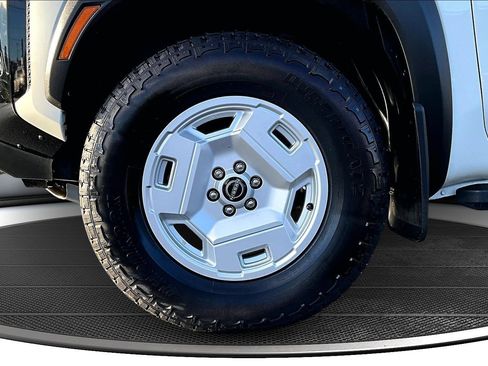 Used 2024 Nissan Frontier SV w/ Hardbody Edition image 34