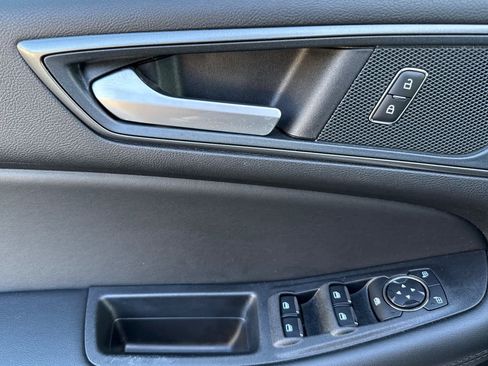 Used 2024 Ford Edge SE w/ Cargo Accessory Package image 11