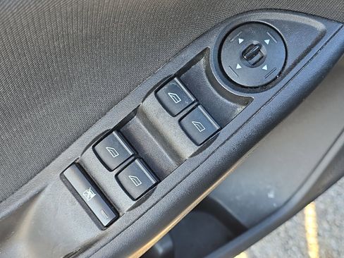 Used 2018 Ford Focus SE image 12