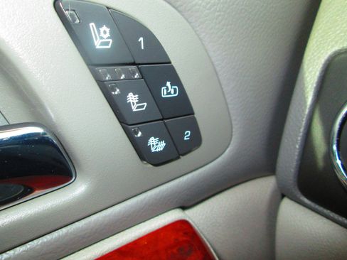 Used 2013 Chevrolet Tahoe LTZ image 16