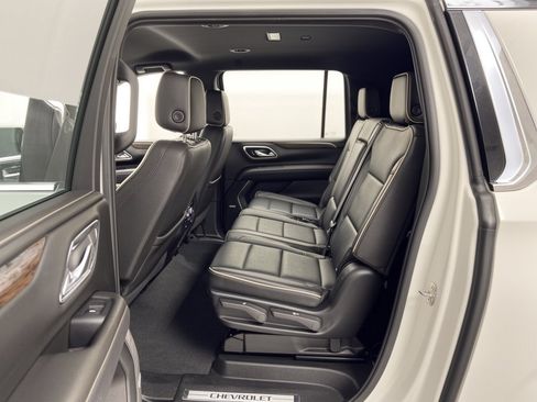Used 2024 Chevrolet Suburban Premier RWD image 25