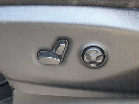 Used 2024 Chrysler Pacifica Touring FWD image 23