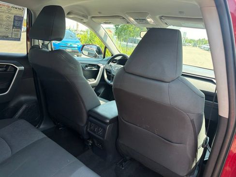 Used 2025 Toyota RAV4 XLE AWD/4WD image 16