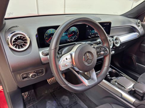 Used 2022 Mercedes-Benz GLB 250 w/ AMG Line image 13