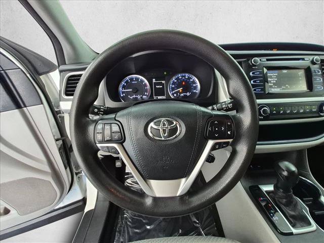 Used 2017 Toyota Highlander LE FWD image 27