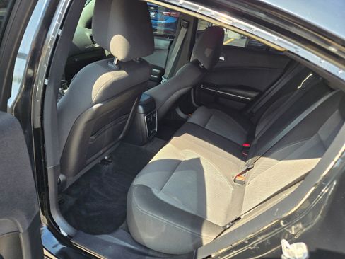 Used 2016 Dodge Charger SE w/ Popular Equipment Group image 6