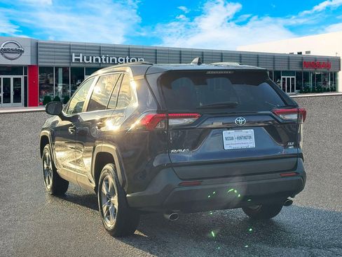Used 2024 Toyota RAV4 XLE AWD/4WD image 5