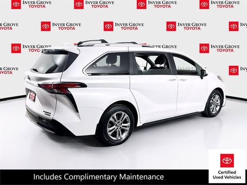 Certified 2022 Toyota Sienna Platinum image 5